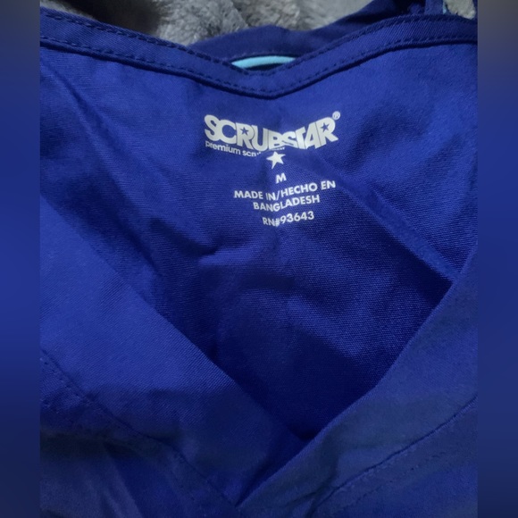 Scrub set W/ Stethoscope - Picture 6 of 7